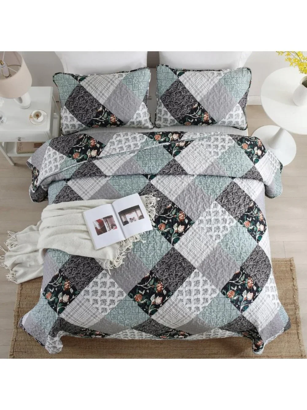 Boho Patchwork Quilt Set Queen, 3-Piece Floral Microfiber Bedspread, Reversible